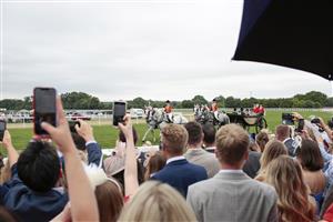 ASCOT, ENGLAND - JUNE 18: Racegoers watching the Royal Procession from the Windsor Enclosure during Royal Ascot 2022 at Ascot Racecourse on June 18, 2022 in Ascot, England. (Photo by John Phillips/Getty Images for Ascot Racecourse)
