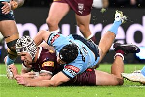 BRISBANE, AUSTRALIA - JULY 13: Kalyn Ponga of the Maroons scores a try during game three of the State of Origin Series between the Queensland Maroons and the New South Wales Blues at Suncorp Stadium on July 13, 2022 in Brisbane, Australia. (Photo by Bradley Kanaris/Getty Images)
