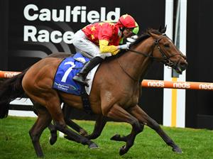 MELBOURNE, AUSTRALIA - JULY 23: Jye McNeil riding King of Sparta defeats Damien Oliver riding Scallopini (r) in Race 8, the Big Screen Company Bletchingly Stakes during Melbourne Racing at Caulfield Racecourse on July 23, 2022 in Melbourne, Australia. (Photo by Vince Caligiuri/Getty Images)