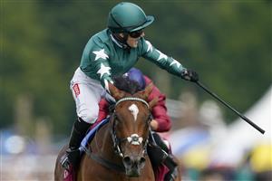 CHICHESTER, ENGLAND - JULY 28: Hollie Doyle riding Nashwa (green) win The Qatar Nassau Stakes during day three of the Qatar Goodwood Festival at Goodwood Racecourse on July 28, 2022 in Chichester, England. (Photo by Alan Crowhurst/Getty Images)