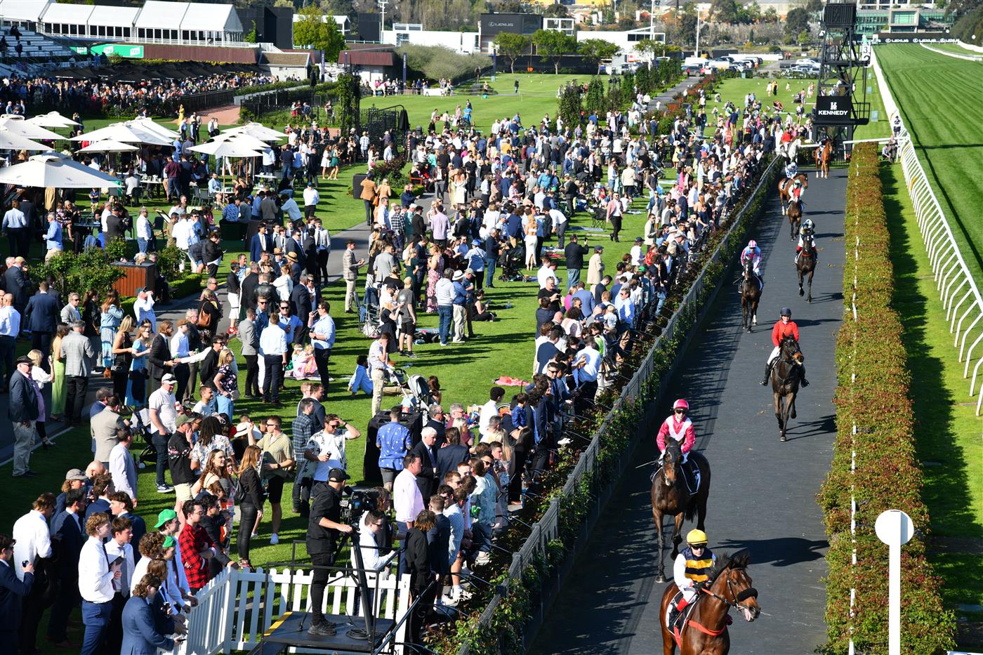 MELBOURNE, AUSTRALIA - OCTOBER 01: General view of crowds before Race 6, the The Lexus Bart Cummings, during Turnbull Stakes Day at Flemington Racecourse on October 01, 2022 in Melbourne, Australia. (Photo by Vince Caligiuri/Getty Images)