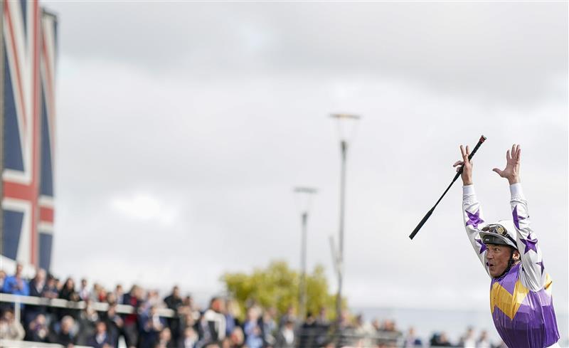ASCOT, ENGLAND - OCTOBER 15: Frankie Dettori leaps from his mount after riding Kinross to win The Qipco British Champions Sprint Stakes at Ascot Racecourse on October 15, 2022 in Ascot, England. (Photo by Alan Crowhurst/Getty Images)