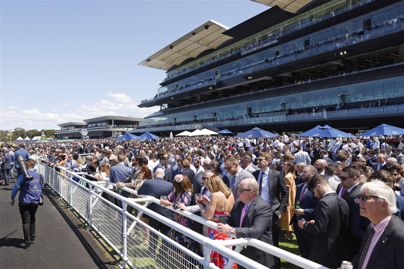 SYDNEY, AUSTRALIA - OCTOBER 15: A general view of the crowd during Everest Day at Royal Randwick Racecourse on October 15, 2022 in Sydney, Australia. (Photo by Mark Evans/Getty Images)