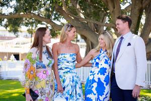 SYDNEY, AUSTRALIA - OCTOBER 15: Emma McKeon, TAB Everest Day Ambassador poses with her family members, Kaitlin, David and Ali during Sydney Racing at Royal Randwick Racecourse on October 15, 2022 in Sydney, Australia. (Photo by Hanna Lassen/Getty Images for ATC)