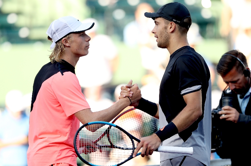 Shapovalov advances to semis at Vienna Open