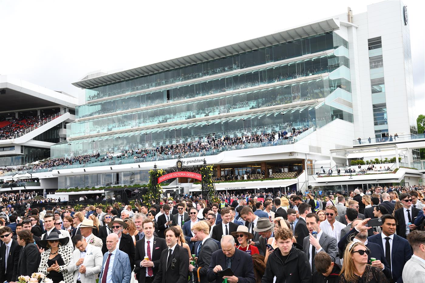 MELBOURNE, AUSTRALIA - OCTOBER 29: General view of crowds during 2022 Penfolds Victoria Derby Day at Flemington Racecourse on October 29, 2022 in Melbourne, Australia. (Photo by Vince Caligiuri/Getty Images)