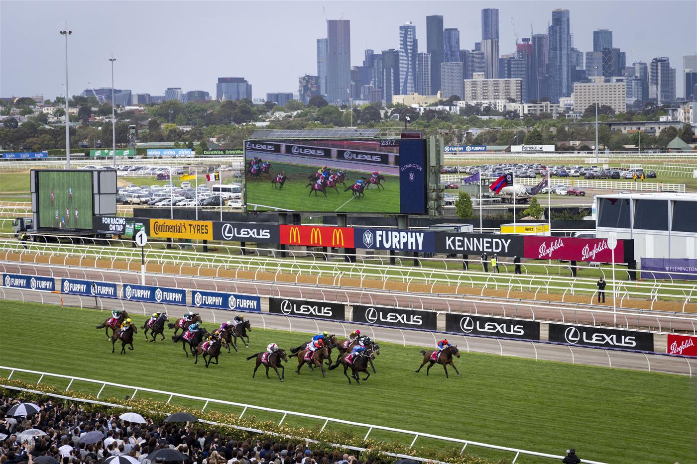 MELBOURNE, AUSTRALIA - OCTOBER 29: A general view of race 7, the Penfolds Victoria Derby, during 2022 Penfolds Victoria Derby Day at Flemington Racecourse on October 29, 2022 in Melbourne, Australia. (Photo by Wayne Taylor/Getty Images for VRC)
