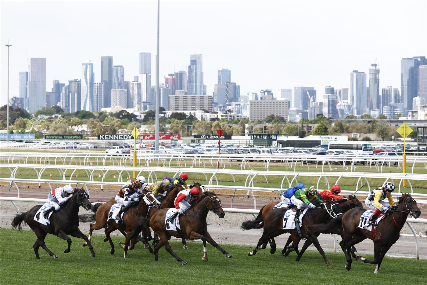 MELBOURNE, AUSTRALIA - OCTOBER 29: The field runs down the straight in race 1 Network 10 Carbine Club Club Stakes during 2022 Penfolds Victoria Derby Day at Flemington Racecourse on October 29, 2022 in Melbourne, Australia. (Photo by Darrian Traynor/Getty Images)