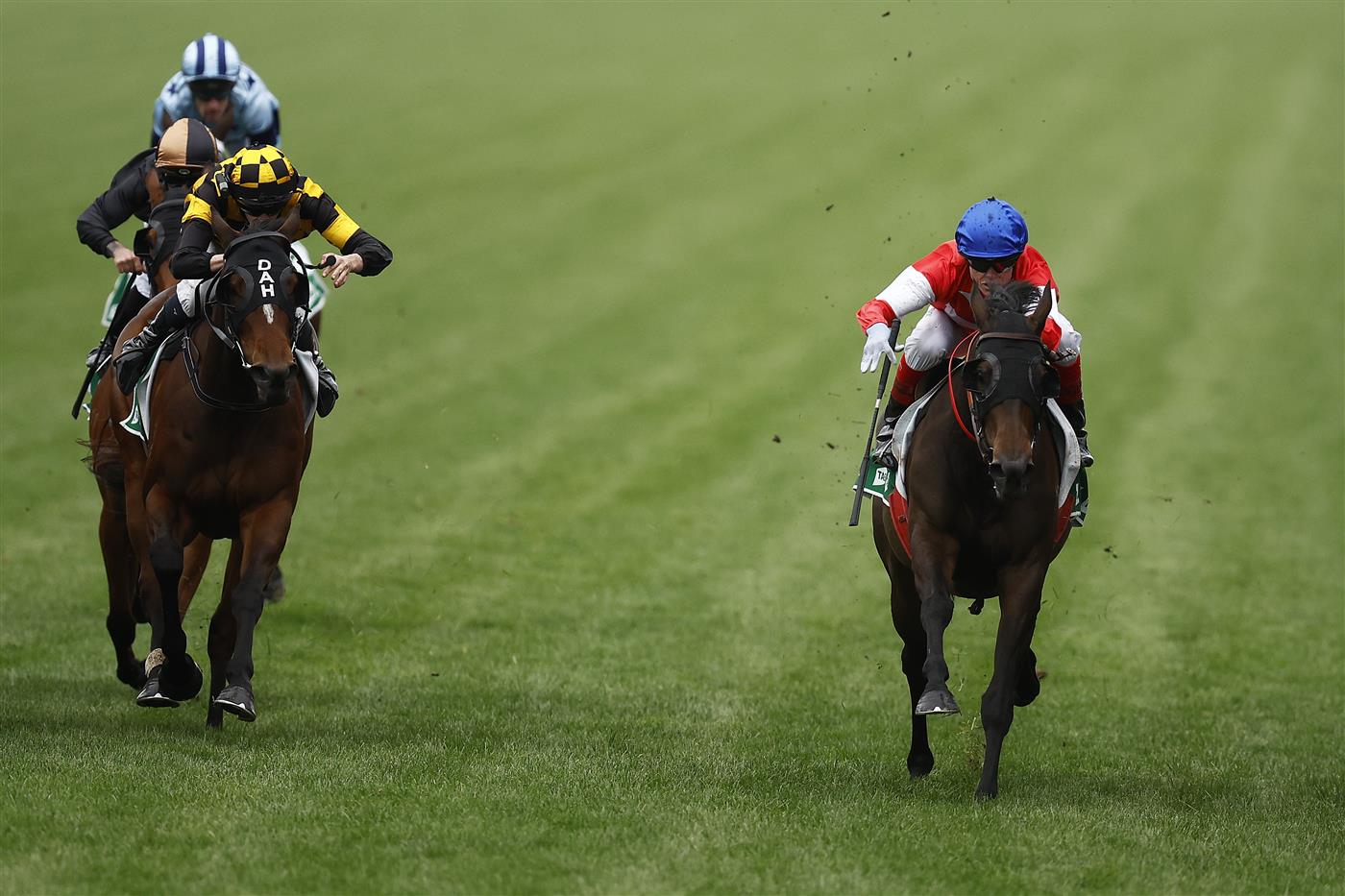 MELBOURNE, AUSTRALIA - OCTOBER 29:  Craig WIlliams rides #1 Icebath (R) to win race eight the TAB Empire Rose Stakes during 2022 Penfolds Victoria Derby Day at Flemington Racecourse on October 29, 2022 in Melbourne, Australia. (Photo by Daniel Pockett/Getty Images)
