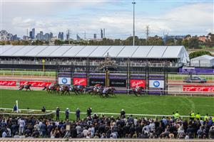 MELBOURNE, AUSTRALIA - OCTOBER 29: Spectators look as as horses approach the finishing line in race 1 the Carbine Club Stakes during 2022 AAMI Victoria Derby Day at Flemington Racecourse on October 29, 2022 in Melbourne, Australia. (Photo by Asanka Ratnayake/Getty Images)