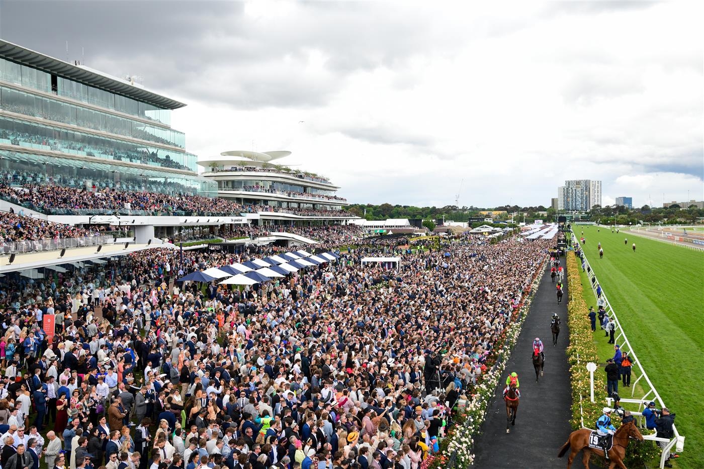 MELBOURNE, AUSTRALIA - NOVEMBER 01: General view of crowd as horses walk onto the track before Race 7, the Lexus Melbourne Cup, during 2022 Lexus Melbourne Cup Day at Flemington Racecourse on November 01, 2022 in Melbourne, Australia. (Photo by Vince Caligiuri/Getty Images)