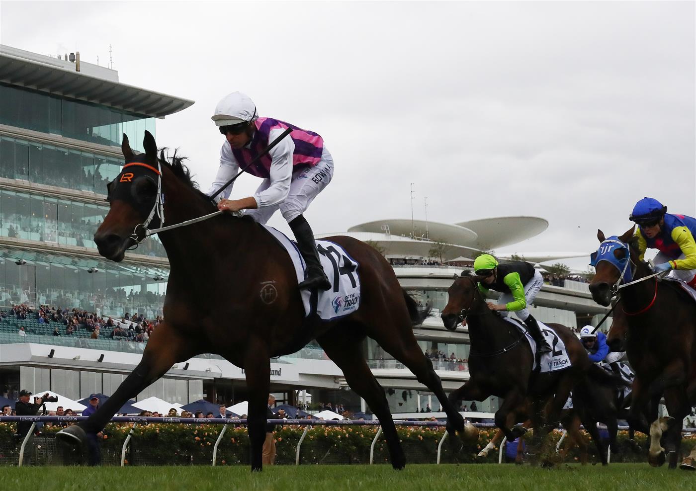 MELBOURNE, AUSTRALIA - NOVEMBER 03: Hugh Bowman rides #14 Razeta to win the Off The Track Desirable Stakes during 2022 Kennedy Oaks Day at Flemington Racecourse on November 03, 2022 in Melbourne, Australia. (Photo by Robert Cianflone/Getty Images)