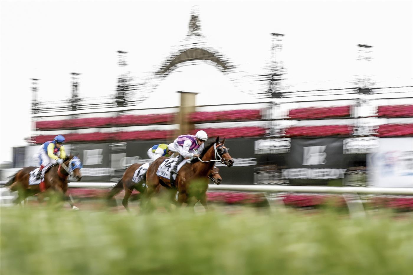 MELBOURNE, AUSTRALIA - NOVEMBER 03: Hugh Bowman rides Razeta to win race 4 the Off The Track Desirable Stakes during 2022 Kennedy Oaks Day at Flemington Racecourse on November 03, 2022 in Melbourne, Australia. (Photo by Darrian Traynor/Getty Images)