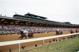 LEXINGTON, KENTUCKY - NOVEMBER 05: The field races down the front stretch during the Longines Breeders