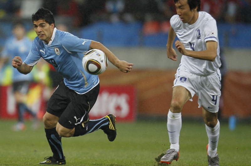 Uruguay 2010 Luis Suárez korea