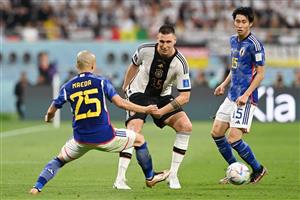 Niklas Suele of Germany controls the ball against Daizen Maeda and Daichi Kamada of Japan (Getty Images)