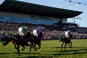 SUNBURY, ENGLAND - DECEMBER 26: Runners pass a packed grandstand at Kempton Park Racecourse on December 26, 2022 in Sunbury, England. (Photo by Alan Crowhurst/Getty Images)