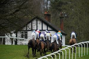 ESHER, ENGLAND - JANUARY 07: Runners make their way to the side of the track during The Unibet Tolworth Novices' Hurdle at Sandown Park on January 07, 2023 in Esher, England. (Photo by Alan Crowhurst/Getty Images)
