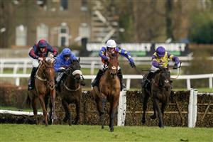ESHER, ENGLAND - JANUARY 07: harry Cobden riding Tahmuras (white cap) clear the last to win The Unibet Tolworth Novices' Hurdle at Sandown Park on January 07, 2023 in Esher, England. (Photo by Alan Crowhurst/Getty Images)