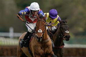 ESHER, ENGLAND - JANUARY 07: harry Cobden riding Tahmuras (white cap) clear the last to win The Unibet Tolworth Novices' Hurdle at Sandown Park on January 07, 2023 in Esher, England. (Photo by Alan Crowhurst/Getty Images)