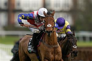 ESHER, ENGLAND - JANUARY 07: harry Cobden riding Tahmuras (white cap) clear the last to win The Unibet Tolworth Novices' Hurdle at Sandown Park on January 07, 2023 in Esher, England. (Photo by Alan Crowhurst/Getty Images)
