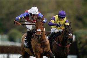 ESHER, ENGLAND - JANUARY 07: harry Cobden riding Tahmuras (white cap) clear the last to win The Unibet Tolworth Novices' Hurdle at Sandown Park on January 07, 2023 in Esher, England. (Photo by Alan Crowhurst/Getty Images)
