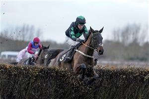 WARWICK, ENGLAND - JANUARY 14: Stan Sheppard riding Iwilldoit clear the last to win The Wigley Group Classic Handicap Chase at Warwick Racecourse on January 14, 2023 in Warwick, England. (Photo by Alan Crowhurst/Getty Images)