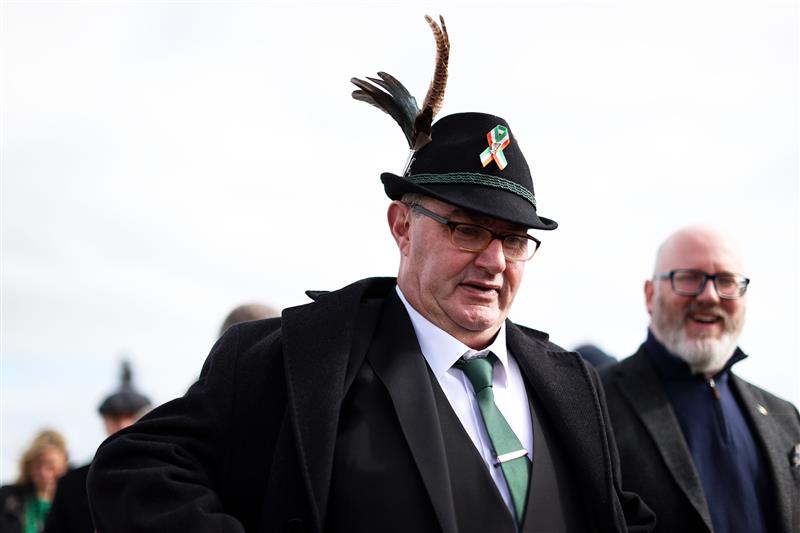 CHELTENHAM, ENGLAND - MARCH 17: Racegoers arrive ahead of day four of the Cheltenham Festival 2023 at Cheltenham Racecourse on March 17, 2023 in Cheltenham, England. (Photo by Ryan Pierse/Getty Images)