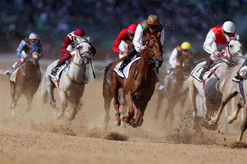 DUBAI, UNITED ARAB EMIRATES - MARCH 25: A general view of race action during the Dubai Kahayla Classic during the Dubai World Cup at Meydan Racecourse on March 25, 2023 in Dubai, United Arab Emirates. (Photo by Christopher Pike/Getty Images)