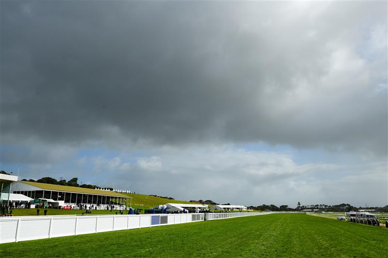 WARRNAMBOOL, AUSTRALIA - MAY 03: General view of home straight during Galleywood Hurdle Day on May 03, 2023 in Warrnambool, Australia. (Photo by Vince Caligiuri/Getty Images)