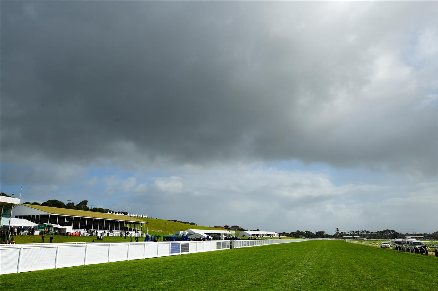 WARRNAMBOOL, AUSTRALIA - MAY 03: General view of home straight during Galleywood Hurdle Day on May 03, 2023 in Warrnambool, Australia. (Photo by Vince Caligiuri/Getty Images)