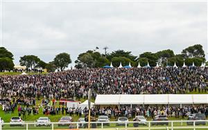 WARRNAMBOOL, AUSTRALIA - MAY 04: General view of the huge crowd on the famous hill before Chris McCarthy riding Rockstar Ronnie won Race 7, the Brandt Grand Annual Steeplechase, during Grand Annual Day at Warrnambool Racing Club on May 04, 2023 in Warrnambool, Australia. (Photo by Vince Caligiuri/Getty Images)