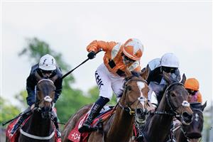 CHESTER, ENGLAND - MAY 12: Saffie Osborne riding Metier (L, orange) win The tote Chester Cup at Chester Racecourse on May 12, 2023 in Chester, England. (Photo by Alan Crowhurst/Getty Images)