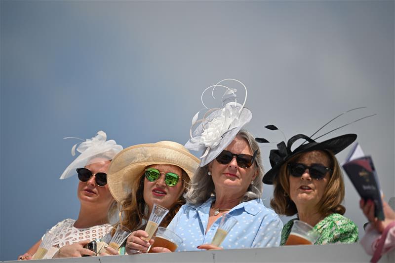 Racing Photos Epsom Derby Day at Epsom [Pictures and Results]