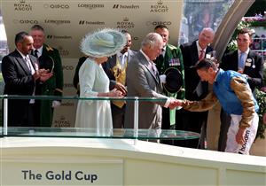 ASCOT, ENGLAND - JUNE 22: King Charles III congratulates Frankie Dettori after riding Courage Mon Ami to winning The Gold Cup on day three during Royal Ascot 2023 at Ascot Racecourse on June 22, 2023 in Ascot, England. (Photo by Tom Dulat/Getty Images for Ascot Racecourse)