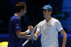 Daniil Medvedev Jannik Sinner hands
