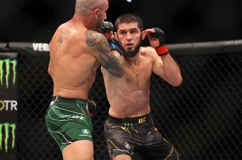 UFC 294: Islam Makhachev nocauteia Alexander Volkanovski de forma