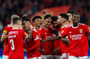 Benfica celebrate luz