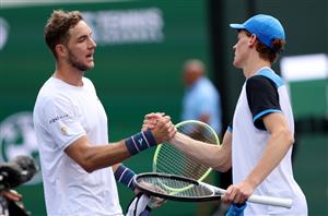 Jannik Sinner Jan-Lennard Struff hands