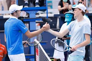 Jannik Sinner Hubert Hurkacz hands