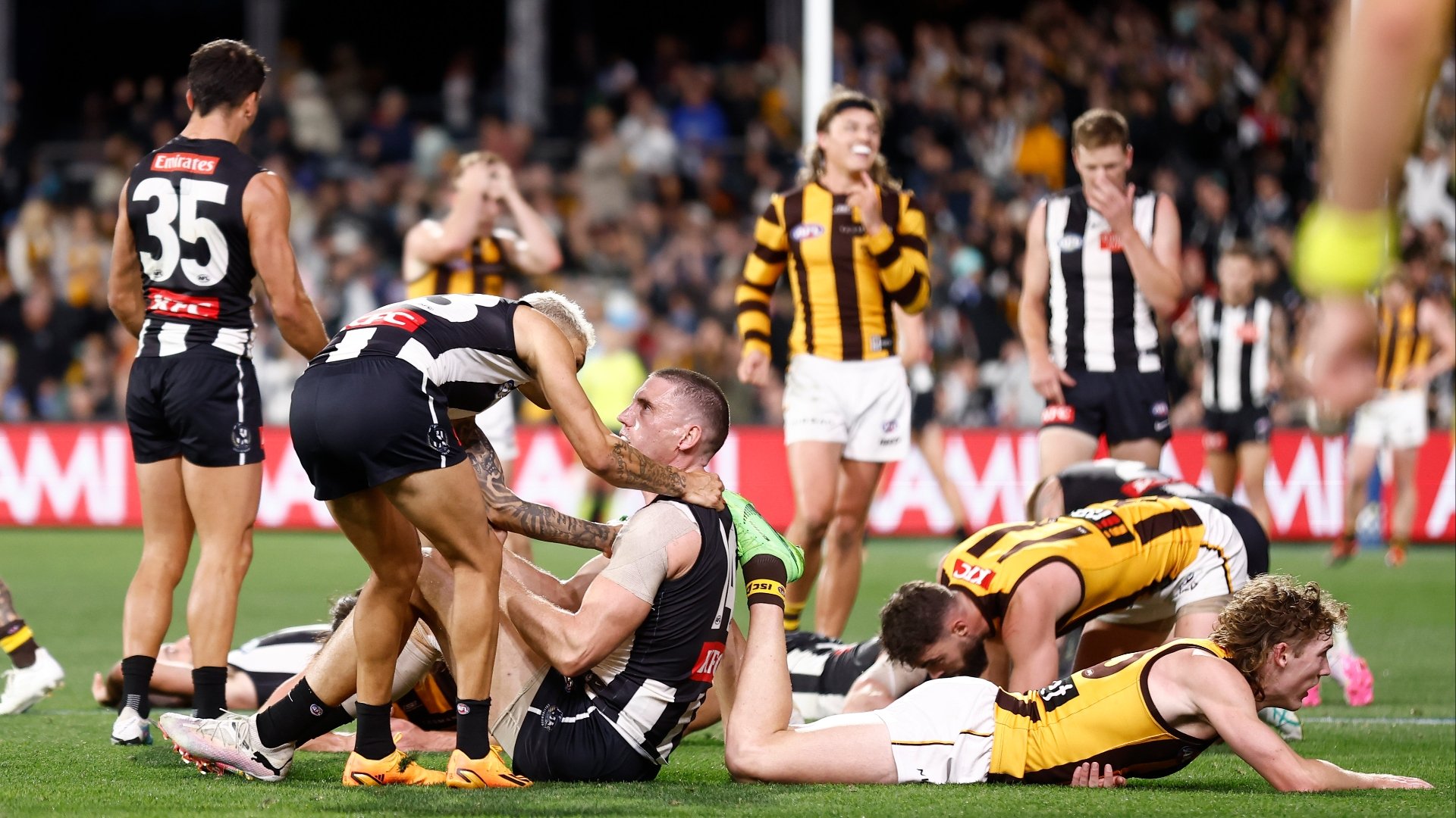 Hawthorn vs Collingwood Tips Hawks to go atop the pecking order in battle of the birds.