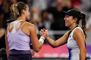 Jessica Pegula Aryna Sabalenka hands