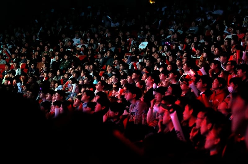LoL esports fans