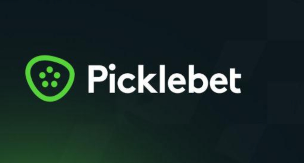 Interfaccia di login simile a Plexbet con campi per email e password