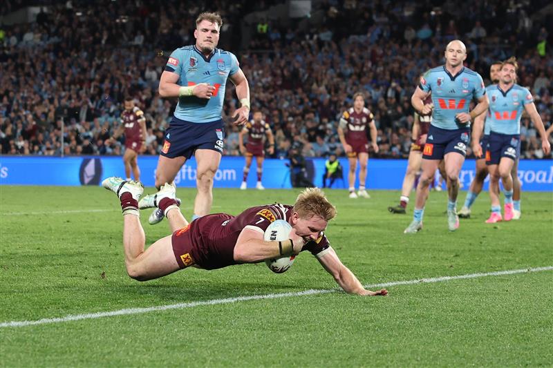 SYDNEY, AUSTRALIA - JULY 09: Tom Dearden of the Maroons scores a try during game three of the Men
