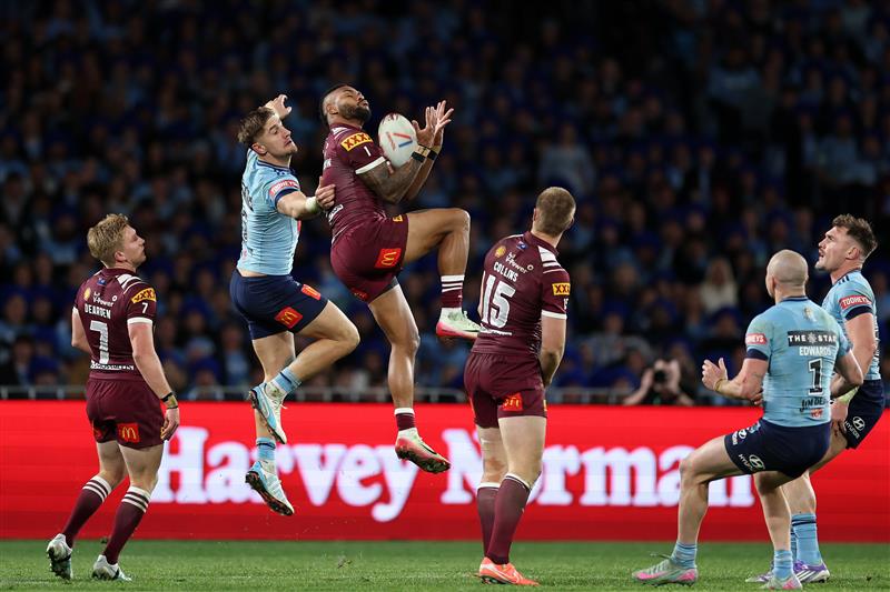 SYDNEY, AUSTRALIA - JULY 09: Hamiso Tabuai-Fidow of the Maroons takes a high ball during game three of the Men