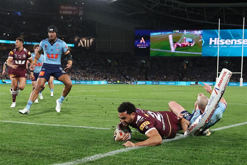 SYDNEY, AUSTRALIA - JULY 09: Xavier Coates of the Maroons  scores a try during game three of the Men