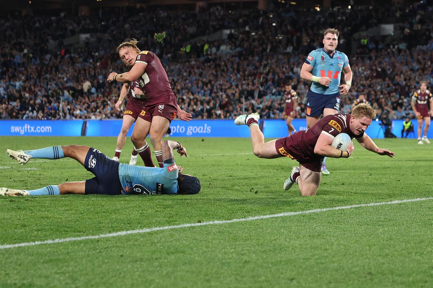 SYDNEY, AUSTRALIA - JULY 09: Tom Dearden of the Maroons scores a try during game three of the Men