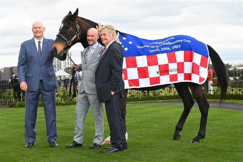 MELBOURNE, AUSTRALIA - SEPTEMBER 13: Melbourne Cup winners, jockey Glen Boss, trainer David Hall (L) and owner Tony Santic with champion mare Makybe Diva in the mounting yard before Race 8, the Crown Makybe Diva Stakes during Melbourne Racing at Flemington Racecourse on September 13, 2025 in Melbourne, Australia. (Photo by Vince Caligiuri/Getty Images)