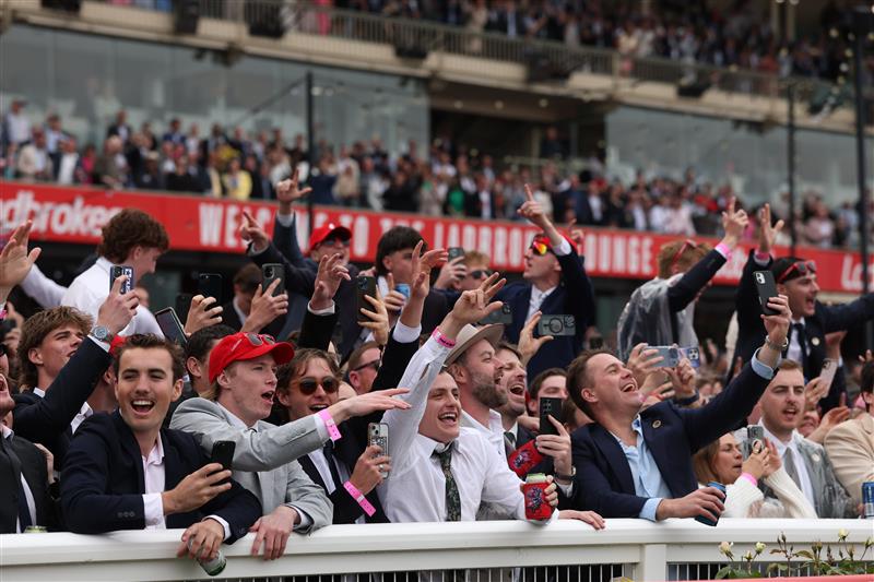 MELBOURNE, AUSTRALIA - OCTOBER 25: Spectators singa along to Daryl Braithwaite as he performs during Cox Plate Day at Moonee Valley Racecourse on October 25, 2025 in Melbourne, Australia. (Photo by Robert Cianflone/Getty Images)